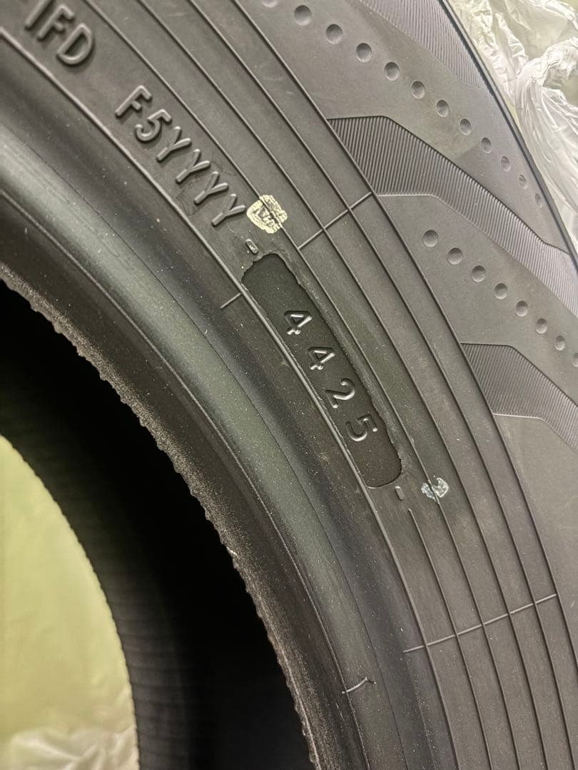 値下げしました！引取り歓迎　新車外し未使用 225/65R17 ②