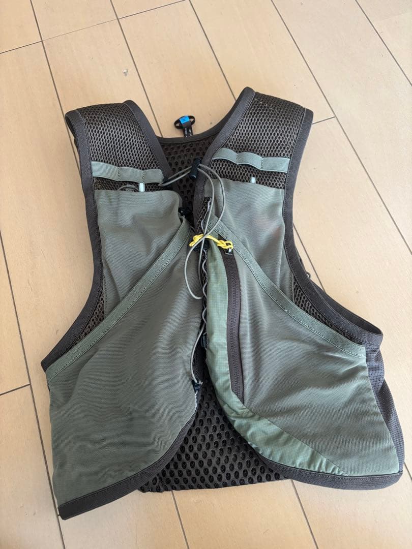 Salomon Active Skin 4 ボトル付き