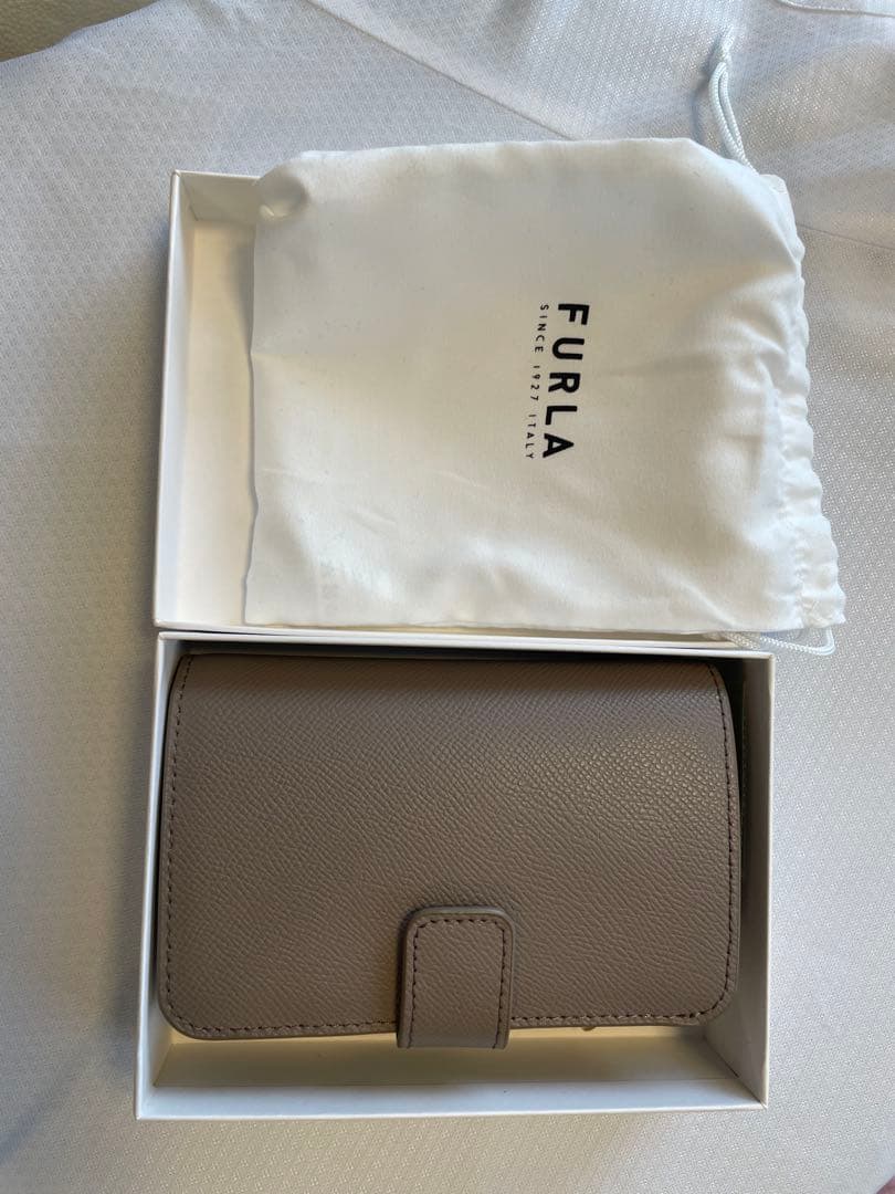 FURLA二つ折り財布・新品、未使用