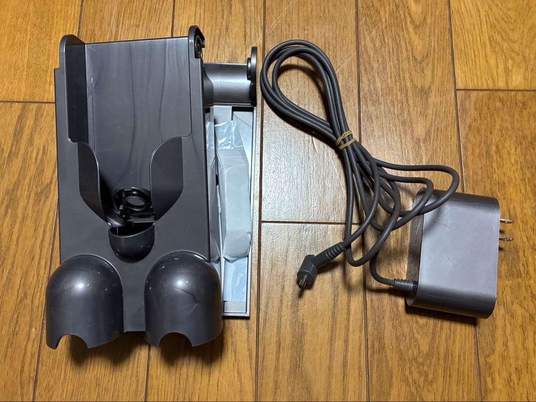 ダイソン　コードレス掃除機　SV18　⑤　2020年製　稼働時間：44分22秒