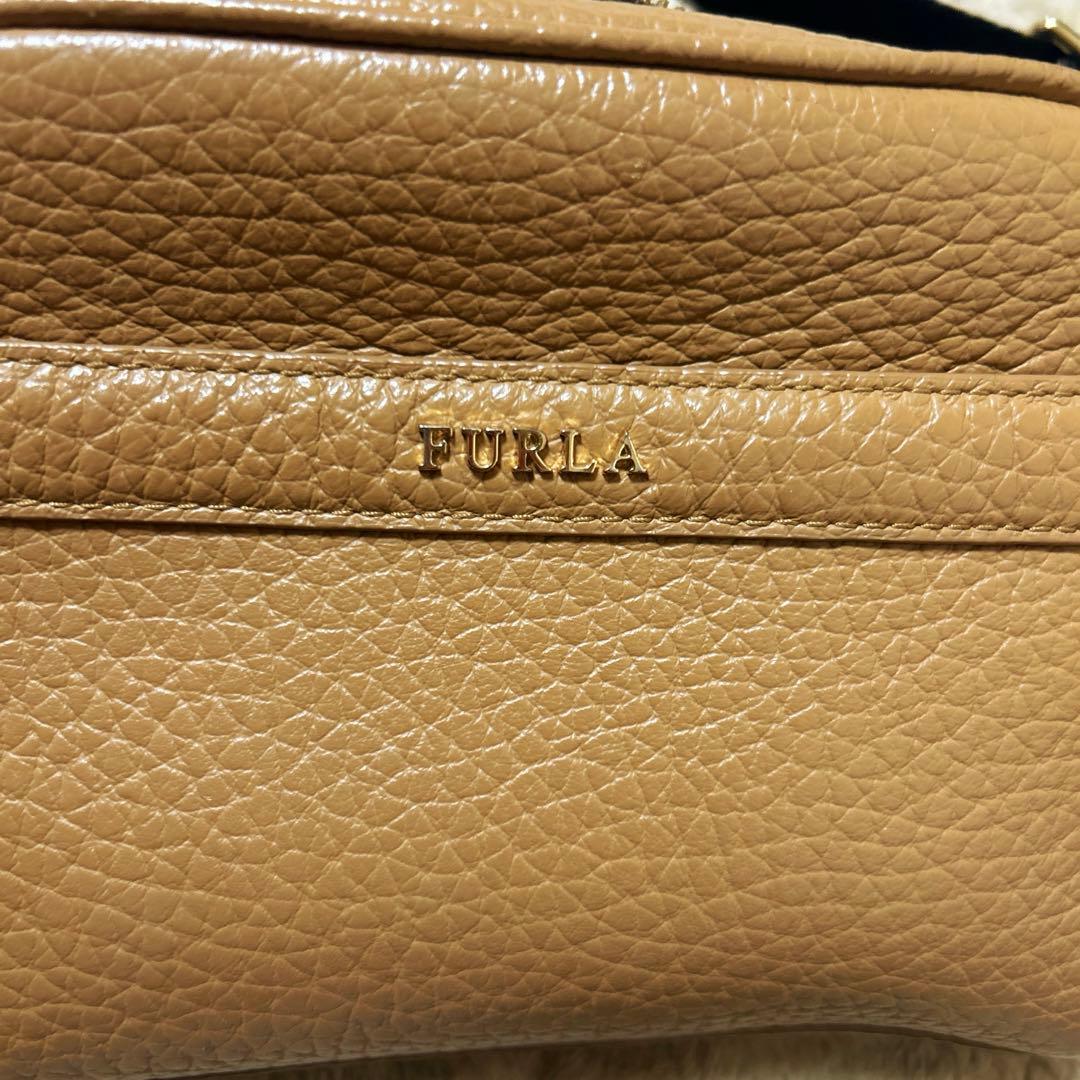 FURLA レザー ボディバッグ ベージュ　美品
