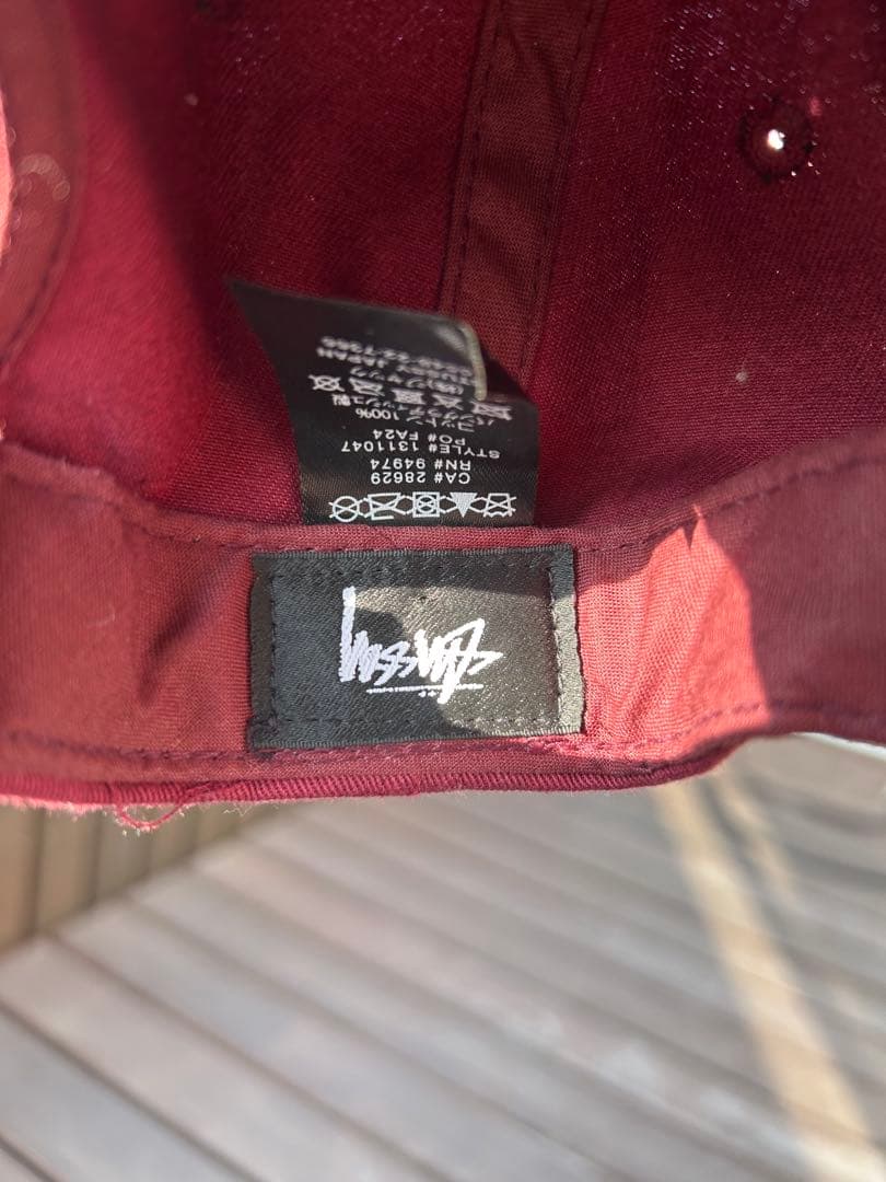 Stussy バーガンディ キャップ