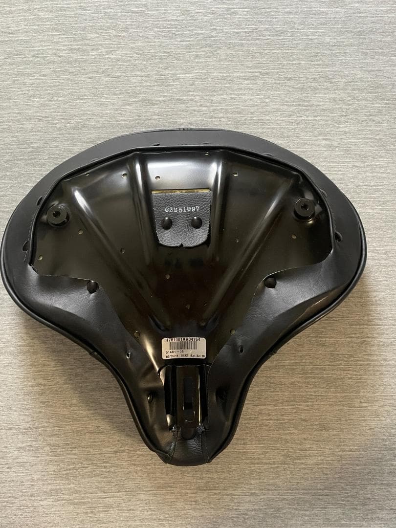 Harley-Davidson FLSTSB クロスボーンズ2011 純正シート