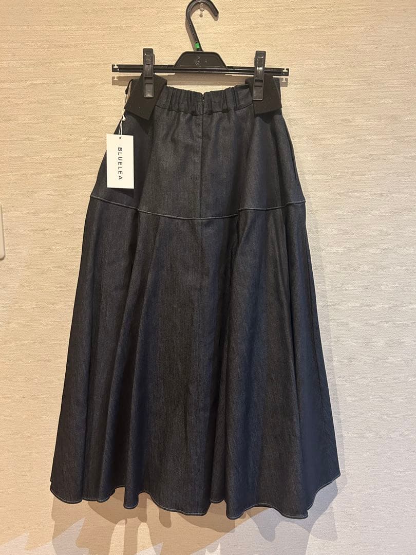新品未使用bluelea ボリュームフレアスカート　denim36