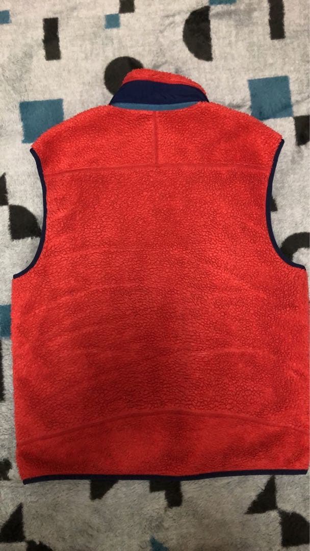 patagonia フリースベスト レッド