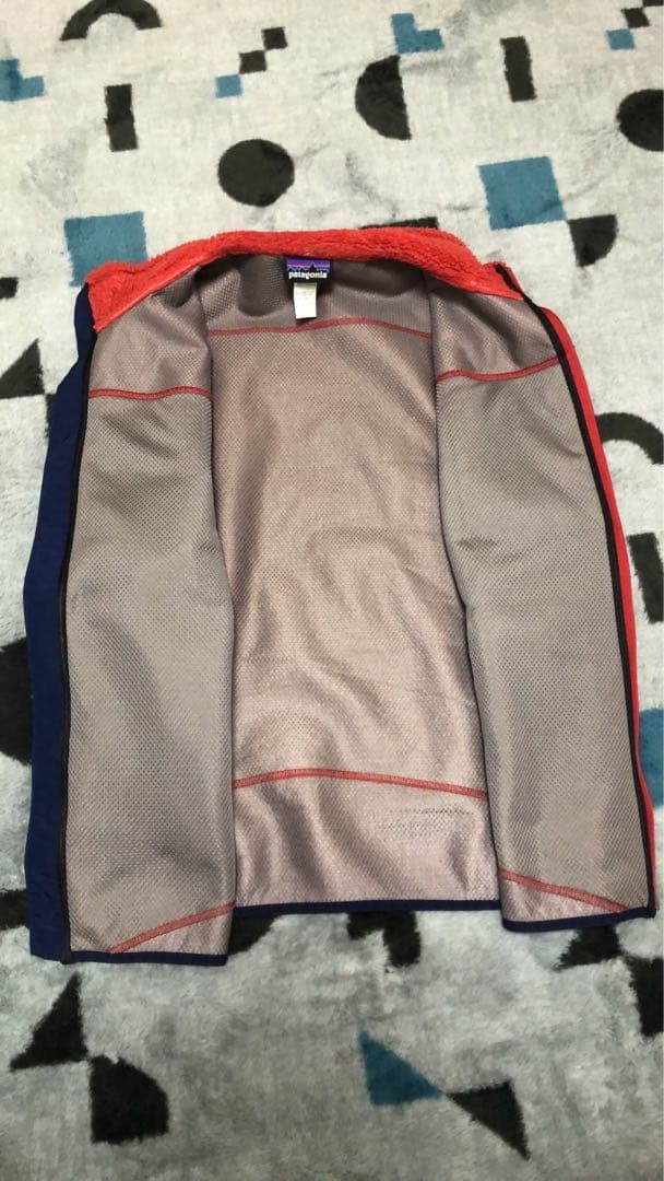 patagonia フリースベスト レッド