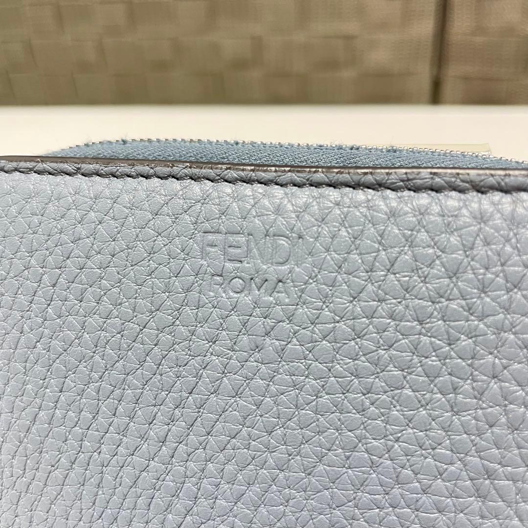 フ*☻様 FENDI 二つ折り財布 ライトブルー