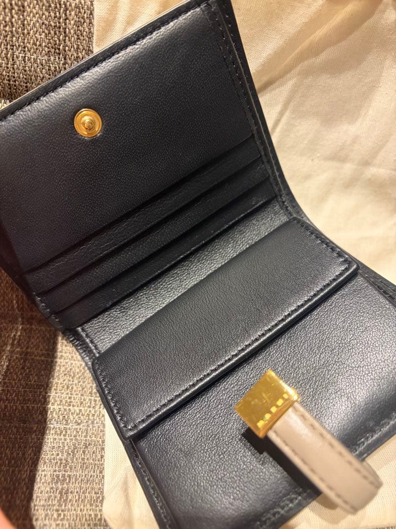 3/15まで限定価格　MARNI ベージュ　二つ折り財布