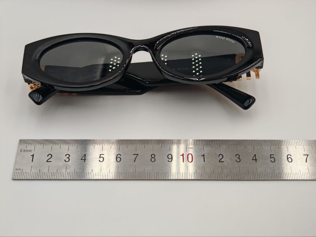 MIUMIUサングラス キャットアイ 黒×ゴールド 中古　美品