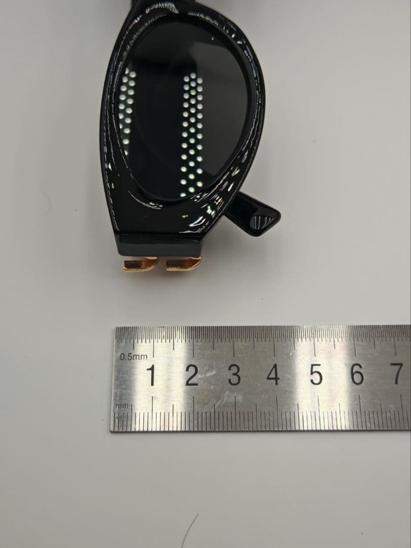 MIUMIUサングラス キャットアイ 黒×ゴールド 中古　美品