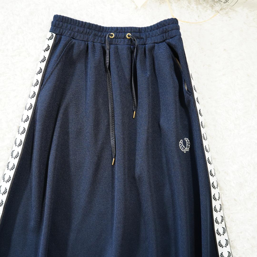 【極美品】FRED PERRY　フレッドペリー　月桂樹ロゴジャージ素材スカート