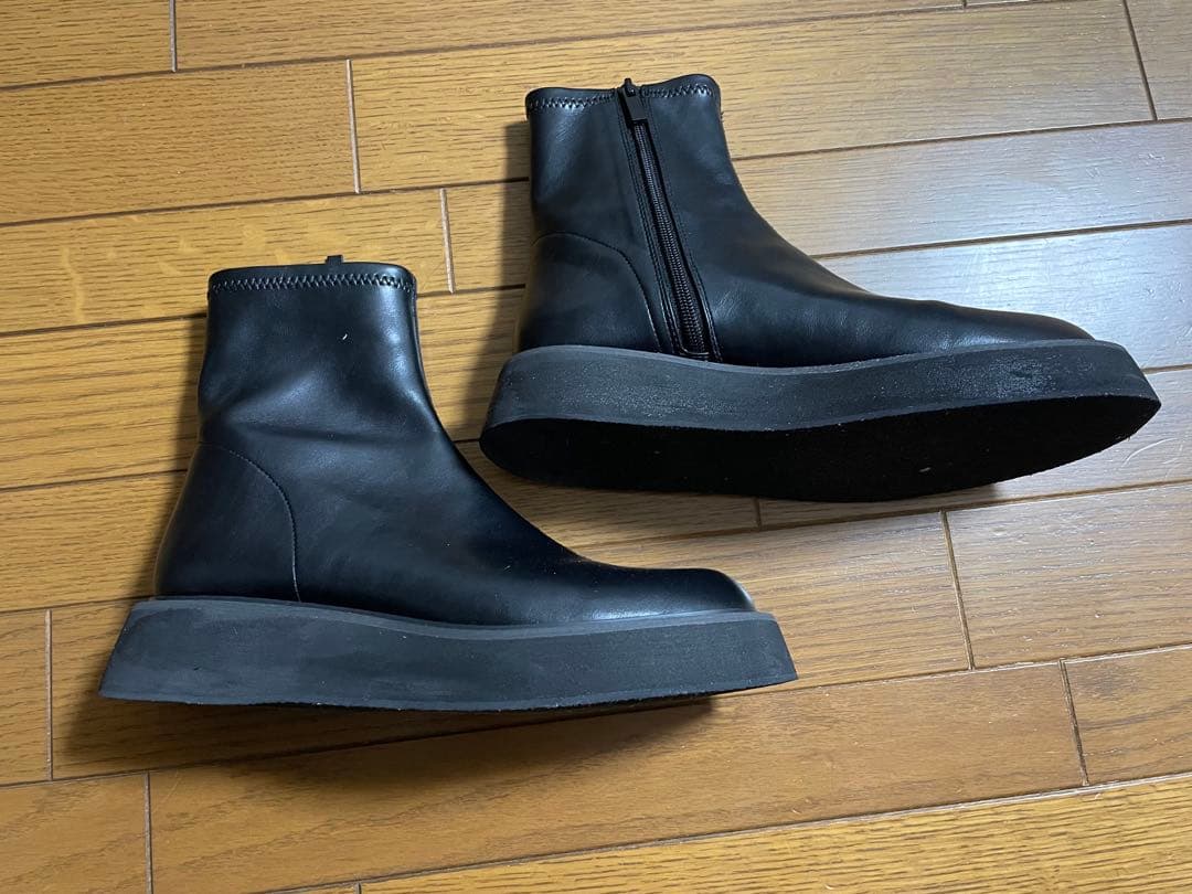 LE TALON GRISEラウンドプラットフォームショートブーツ