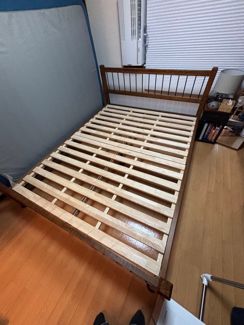 クイーンベッドフレーム 木製 ⚠️マットレスは付属しません