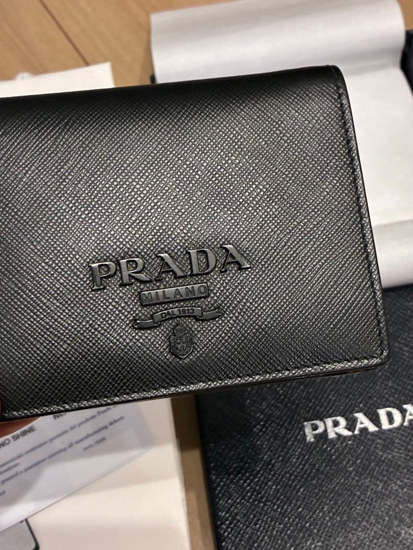 PRADA プラダ モノクローム 財布 【極上品】