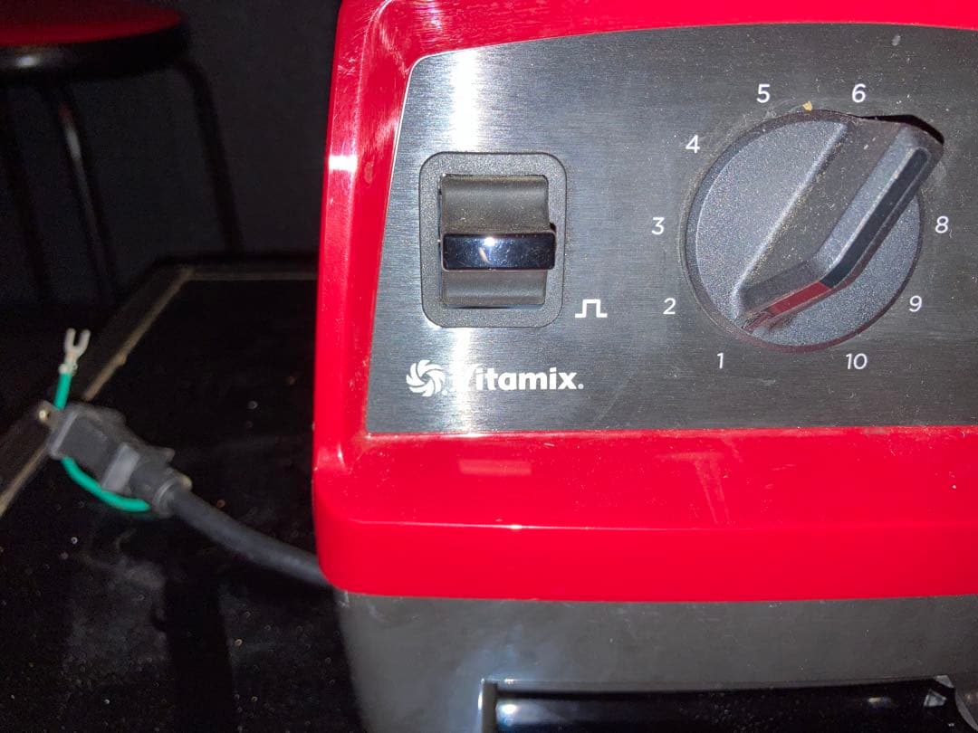 Vitamix 赤 ブレンダー　言い値教えてください