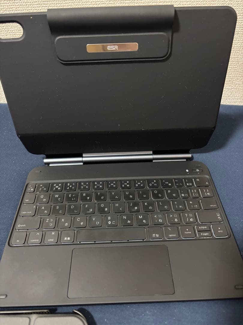 iPad１１世代　シルバー　ESRマジックキーボード+ケース+ペンシル付き