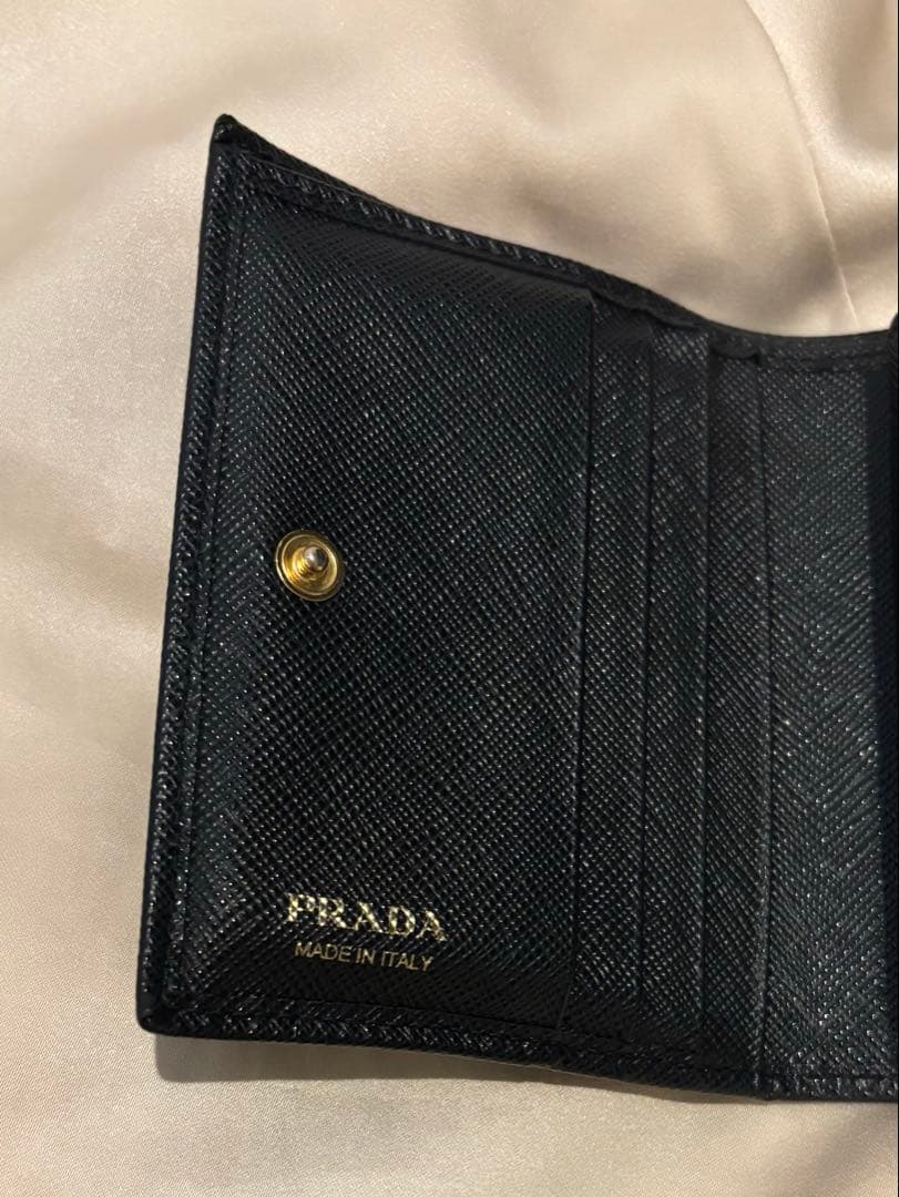 PRADA プラダ 財布 サフィアーノトライアングル
