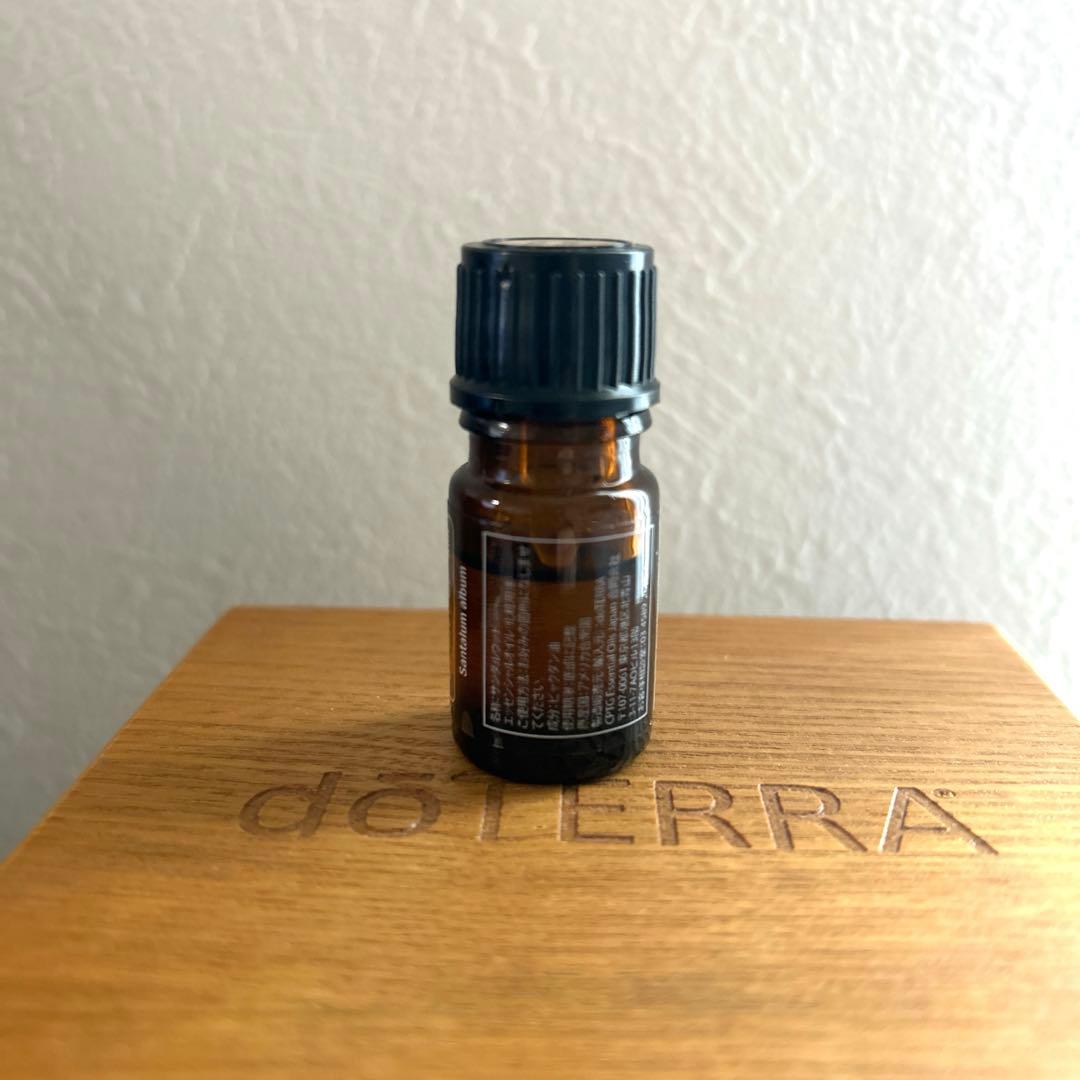 dōTERRA サンダルウッド Santalum album 5mL