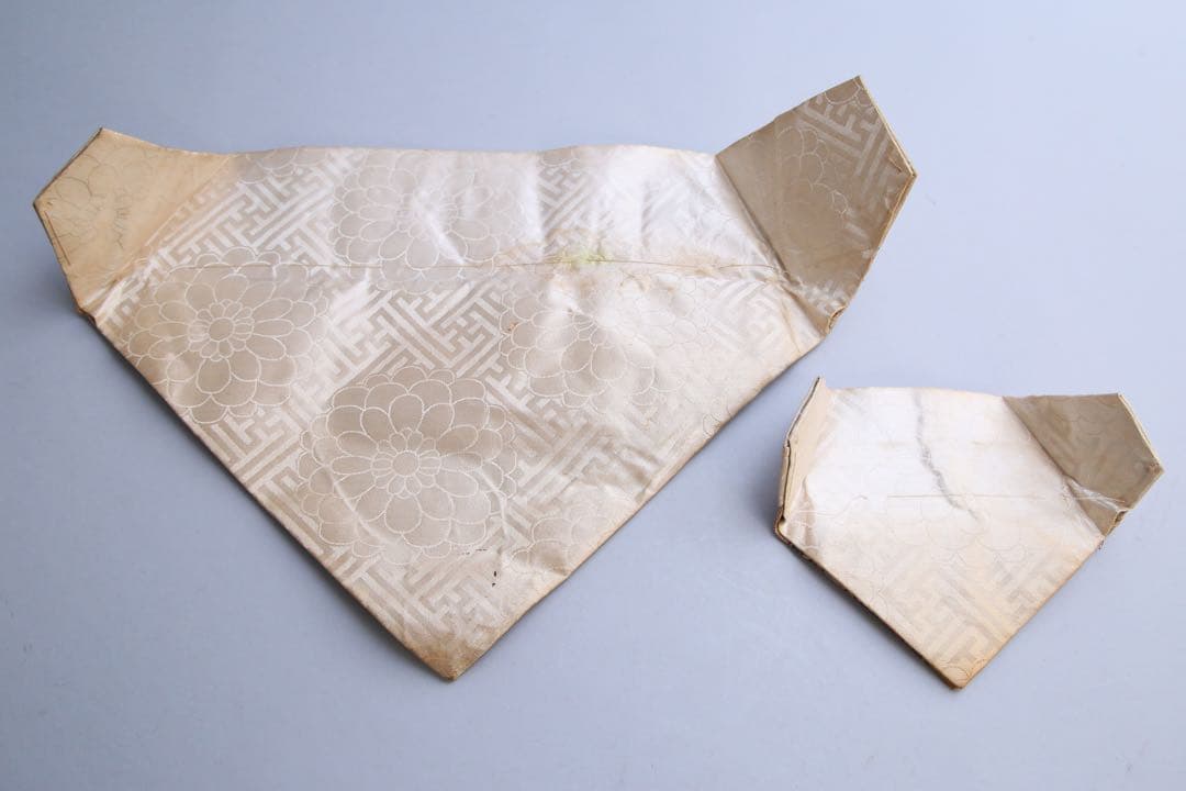No4664 仏具　三角打敷　3組7枚　朱色　金糸　菊正絹　織物　送料無料