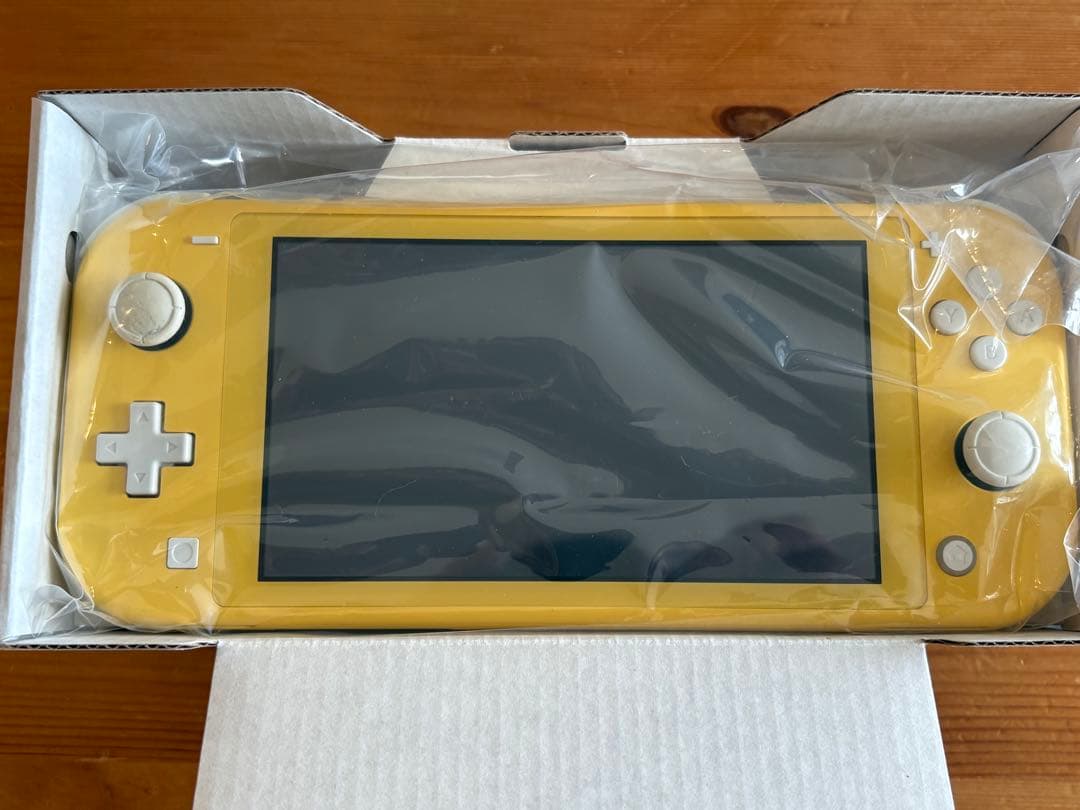 Nintendo Switch Lite イエロー 本体　ジャンク品　箱あり
