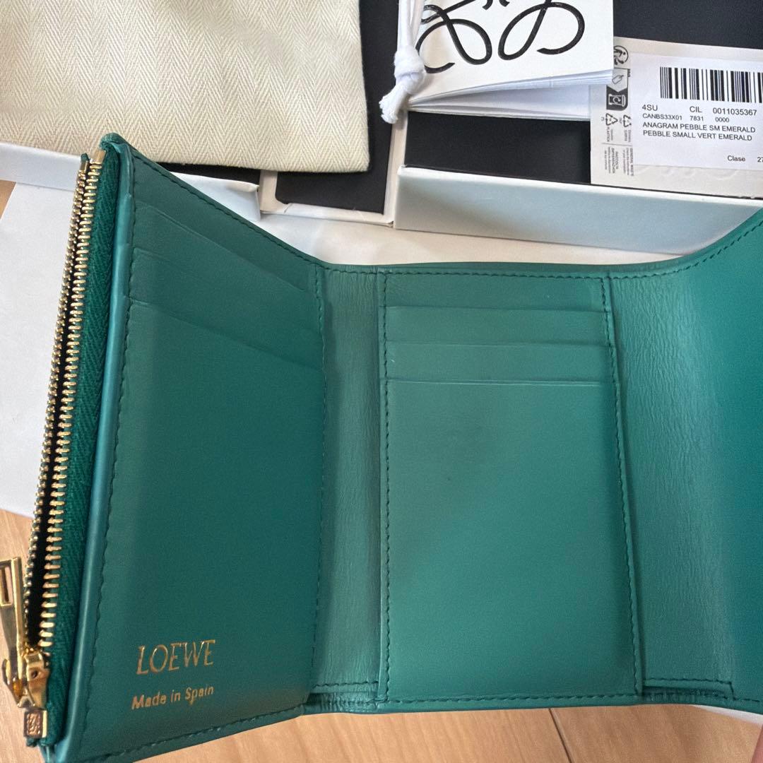 LOEVE 三つ折り財布