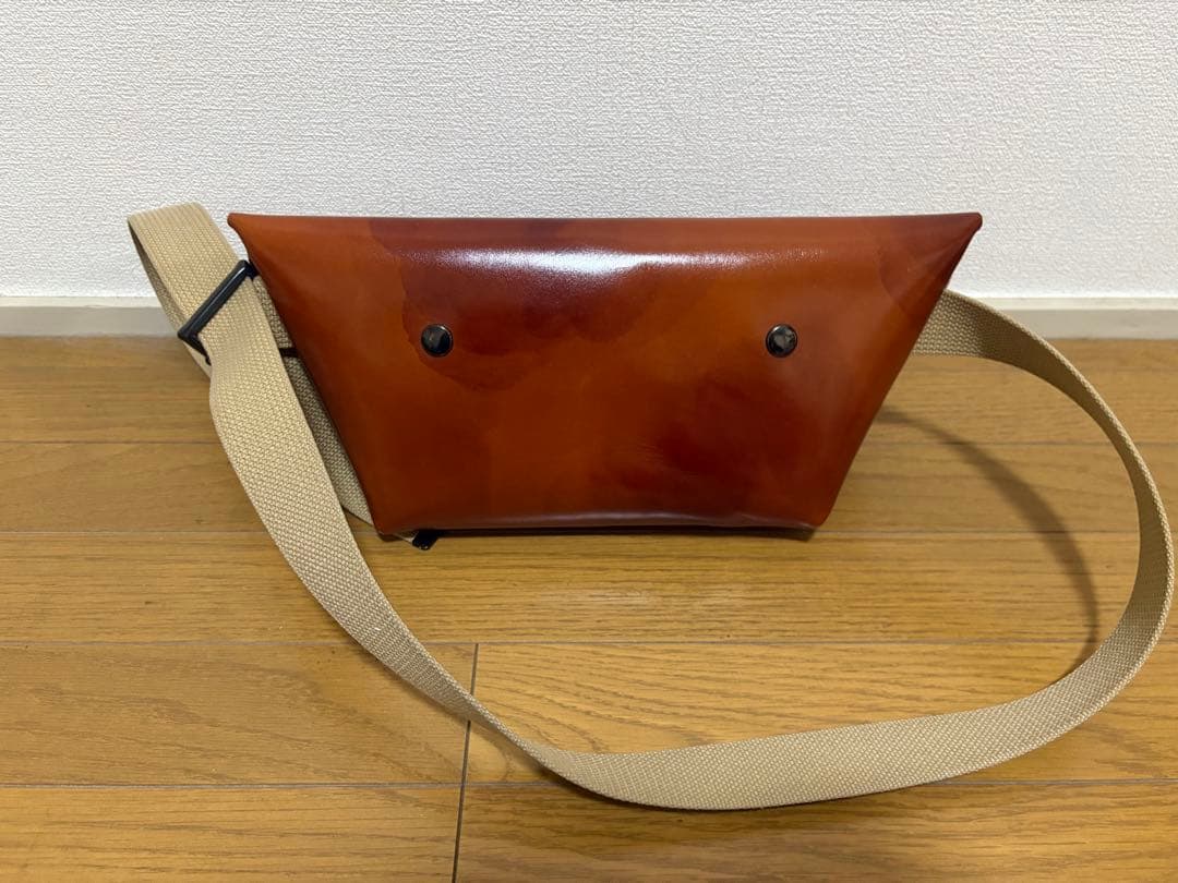 Uni＆co ユニアンドコー　メッセンジャーバック　キャメル　XS