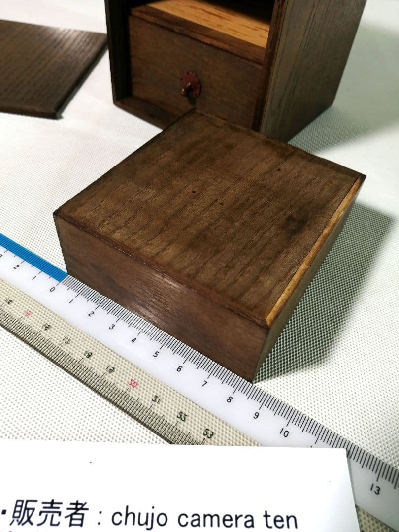 レトロな和ダンス調の小物入れ　ミニチュア家具　家具の模型　中古・送料込み価格