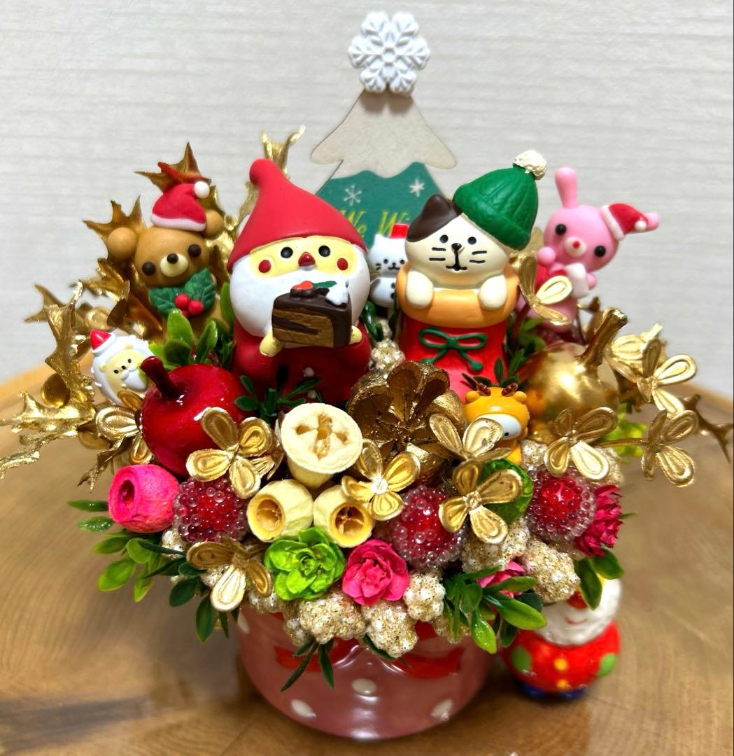 ☆豪華なクリスマスオブジェ☆2025☆大きな松ぼっくりのツリーとケーキ☆