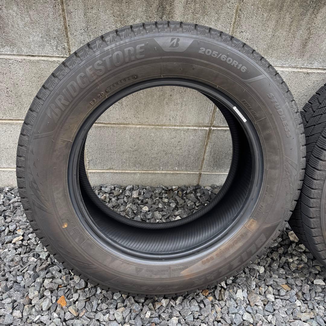 広島 BRIDGESTONE VRX3スタッドレス 205/60R16 タイヤ