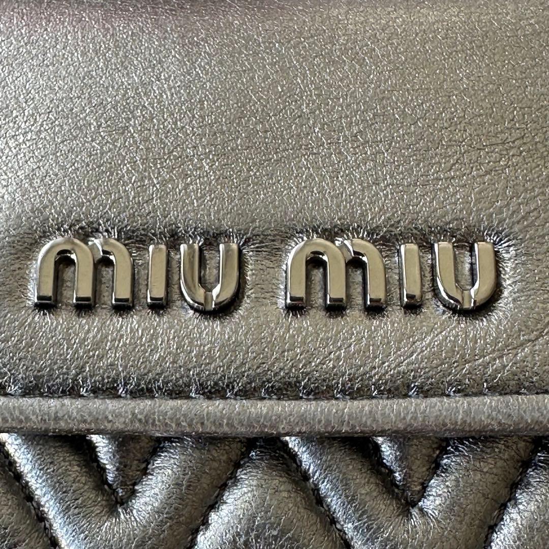 MIUMIU マテラッセ 折り財布 シルバー 銀 レザー
