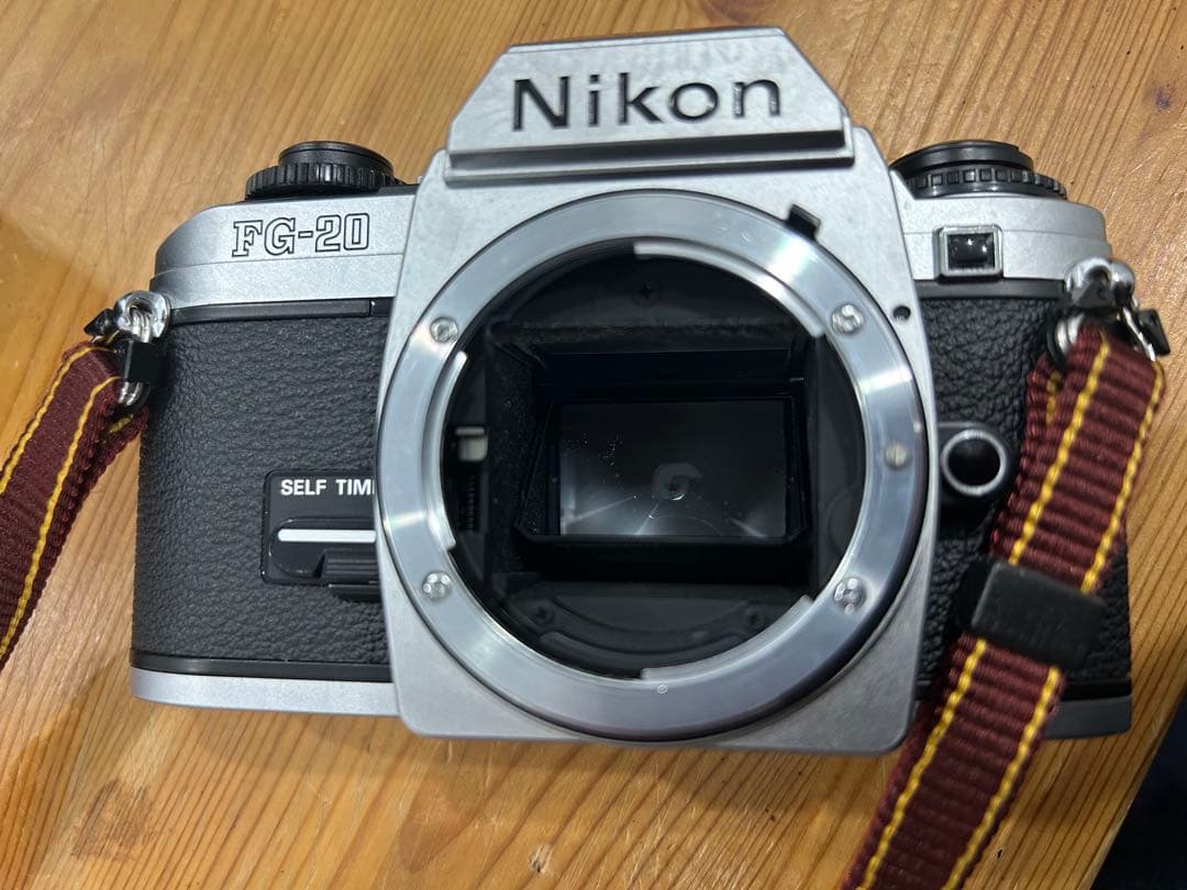 Nikon FG-20 一眼レフカメラ レンズ　フラッシュ　ミニ三脚付き