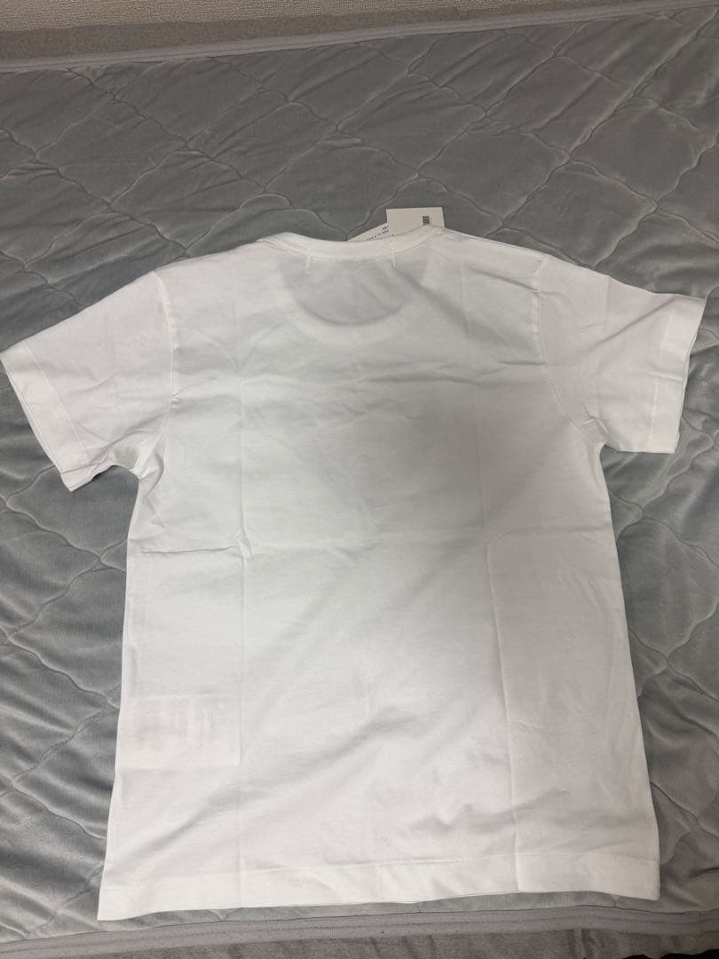 PLAY ハート型目デザイン Tシャツ
