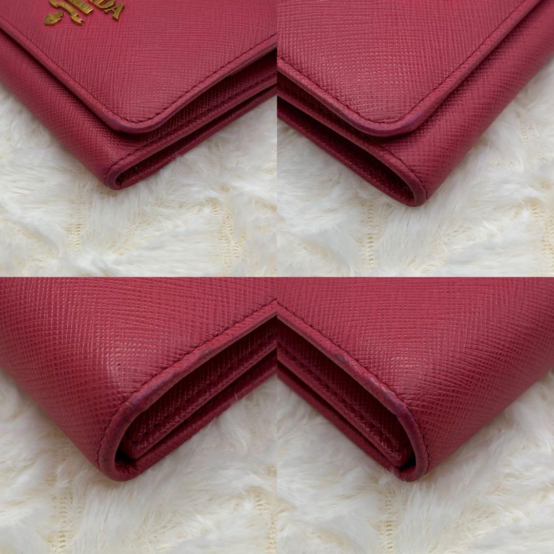 美品　プラダ✨　サフィアーノレザー　赤　レッド　金ロゴ　三つ折り財布　折り財布