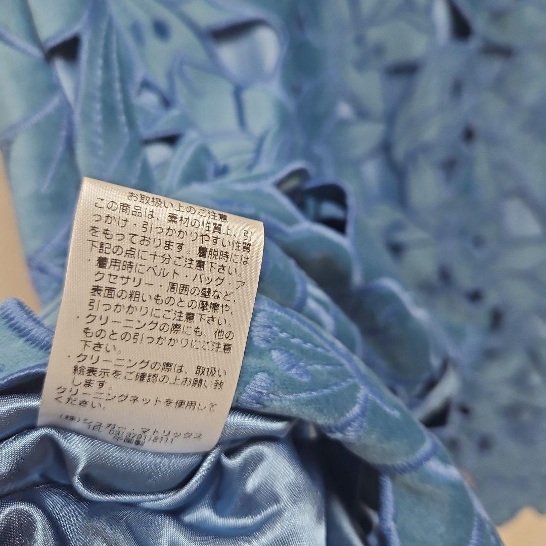 美品　ストロベリーフィールズ花柄カットアウト青ロングスカート