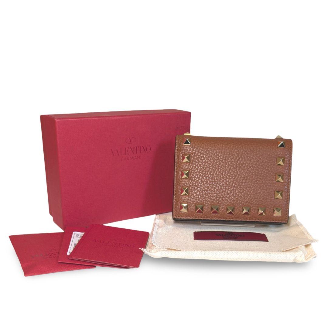 【新品同様】VALENTINO ヴァレンティノ　スタッズ付き二つ折り財布
