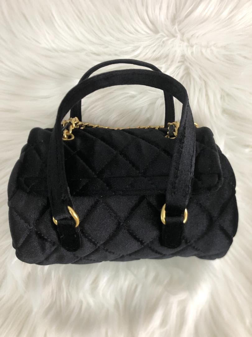 ハンドバッグ　ゴールドブランドロゴ　超美品ショルダーバッグ　未使用　レディース