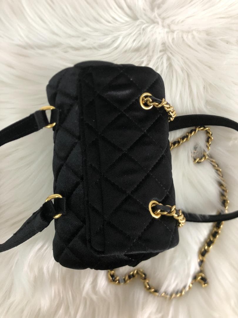 ハンドバッグ　ゴールドブランドロゴ　超美品ショルダーバッグ　未使用　レディース
