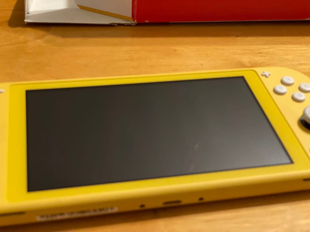 Nintendo Switch Lite イエロー 本体　充電器、外箱付き