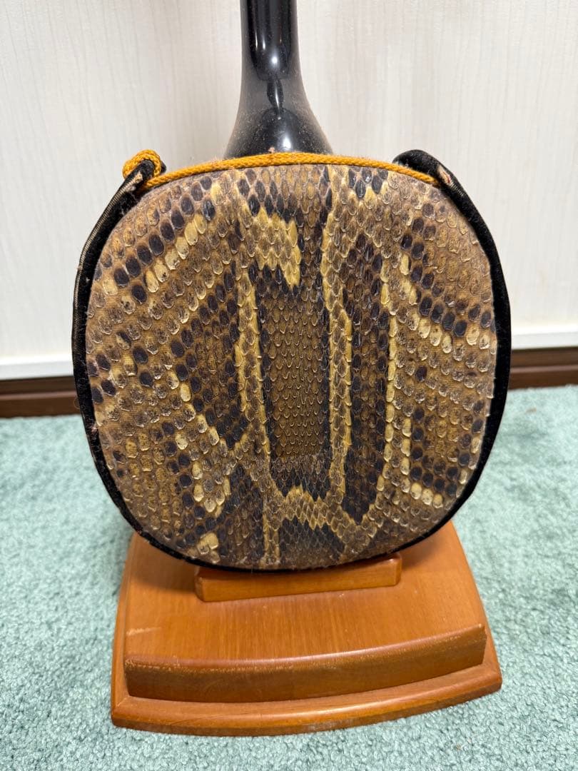現状品　ジャンク　三線 本皮使用 ケース付き　破れあり 沖縄　修理・部品取りに