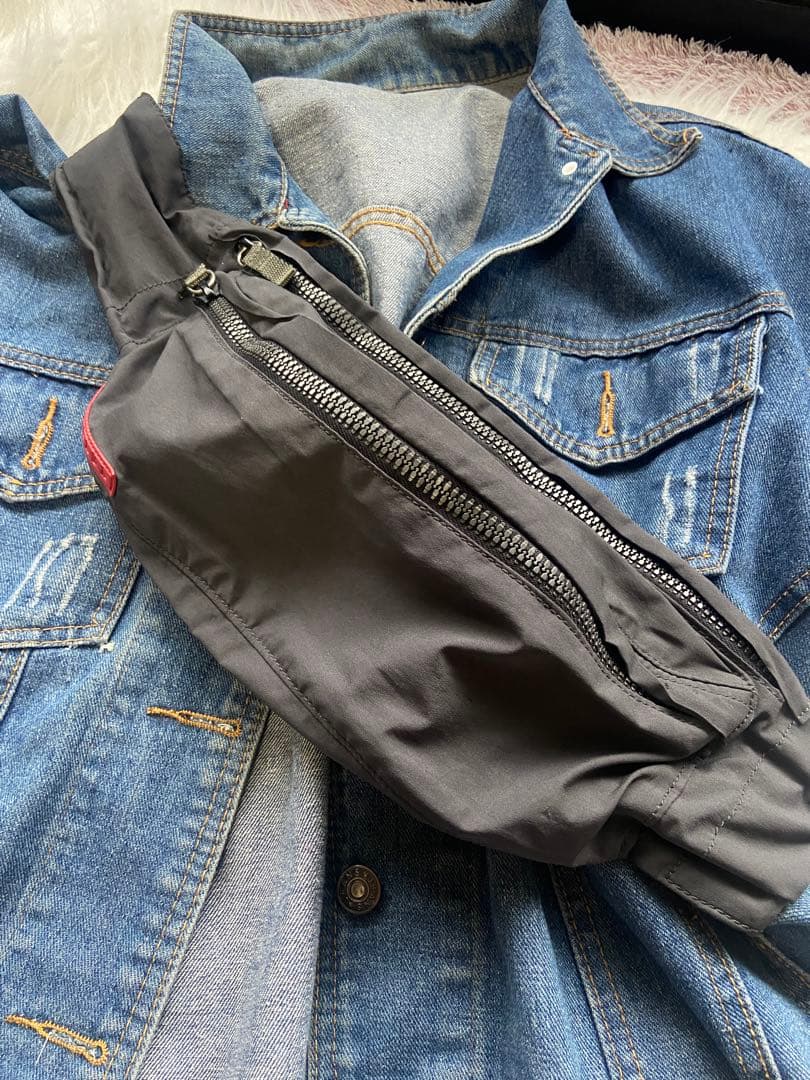 レア　Prada ウエストバッグ　unisex 男もおすすめ