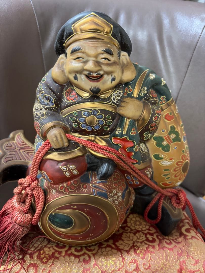 九谷焼　八幡窯　須栄義　打ち出の小槌に乗った布袋様　骨董　座布団付き