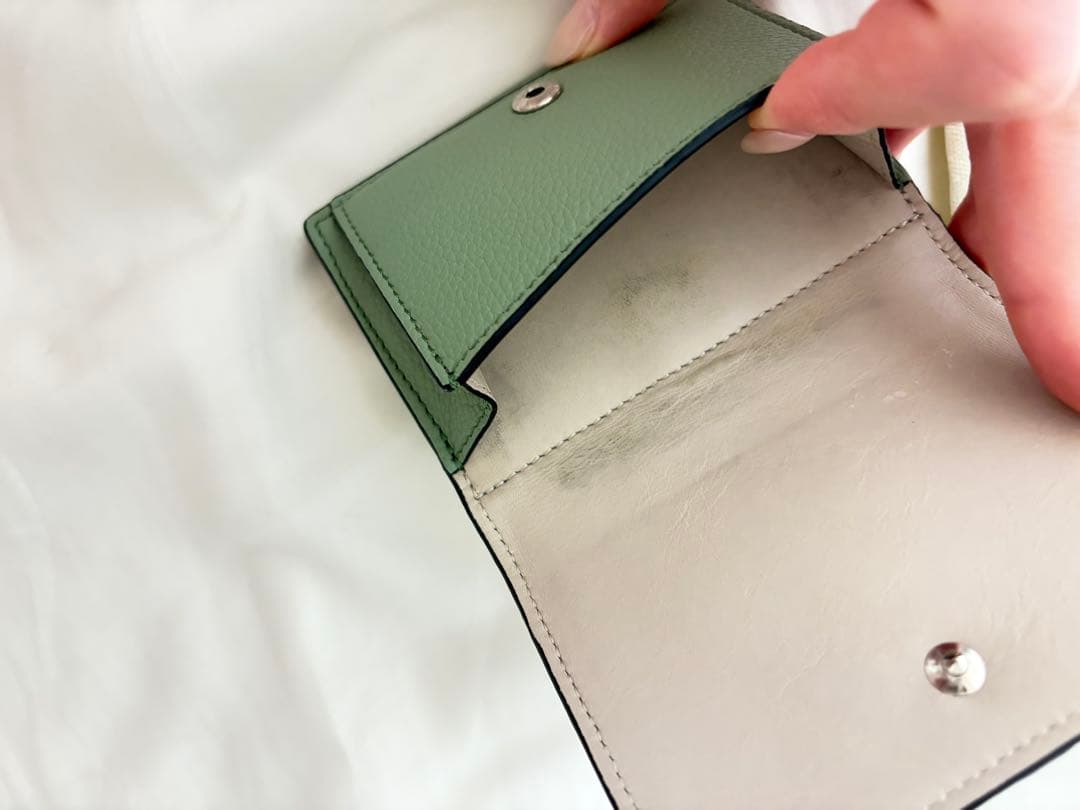 ロエベ　二つ折り財布