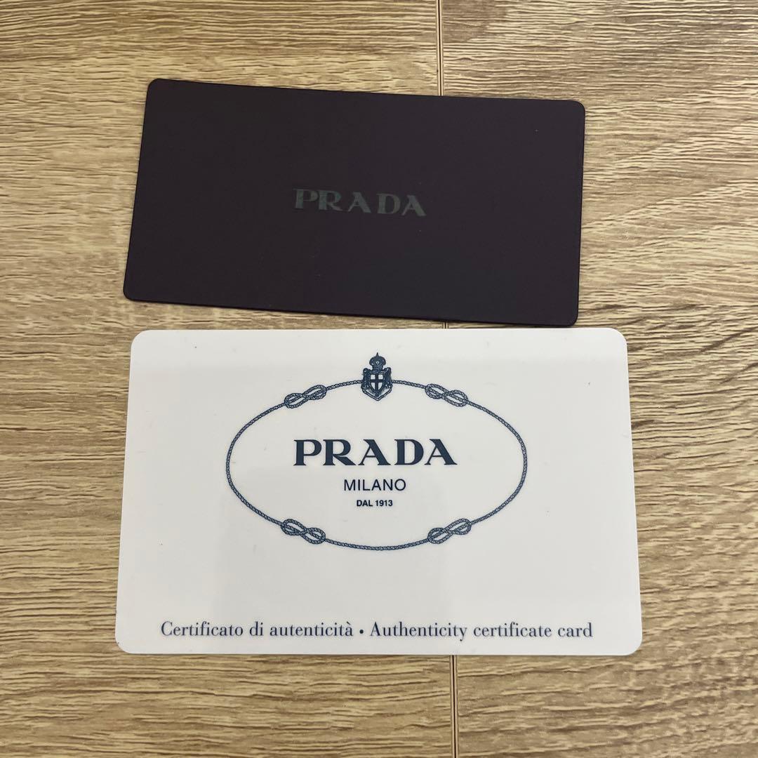 PRADA コンパクト財布