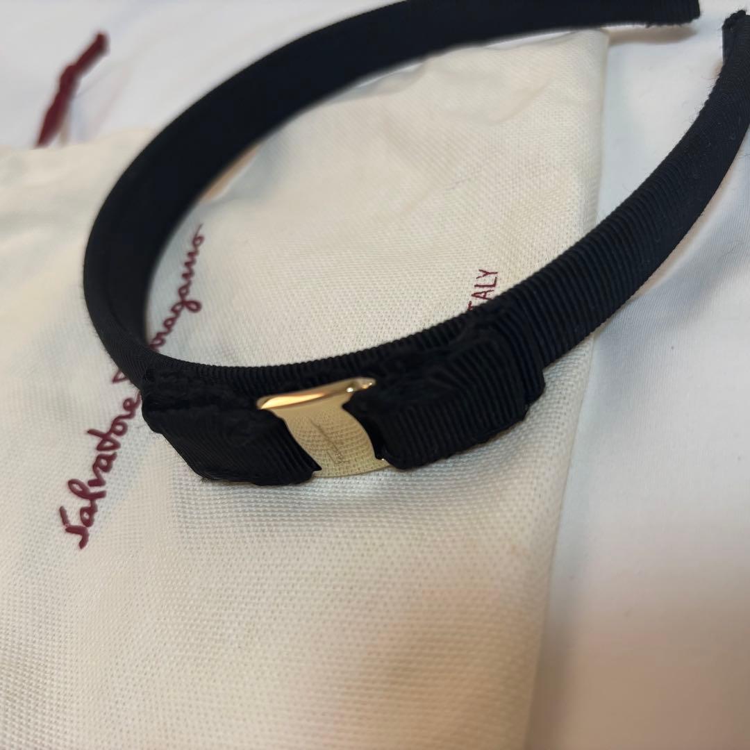 フェラガモ　ferragamo カチューシャ　ブラック