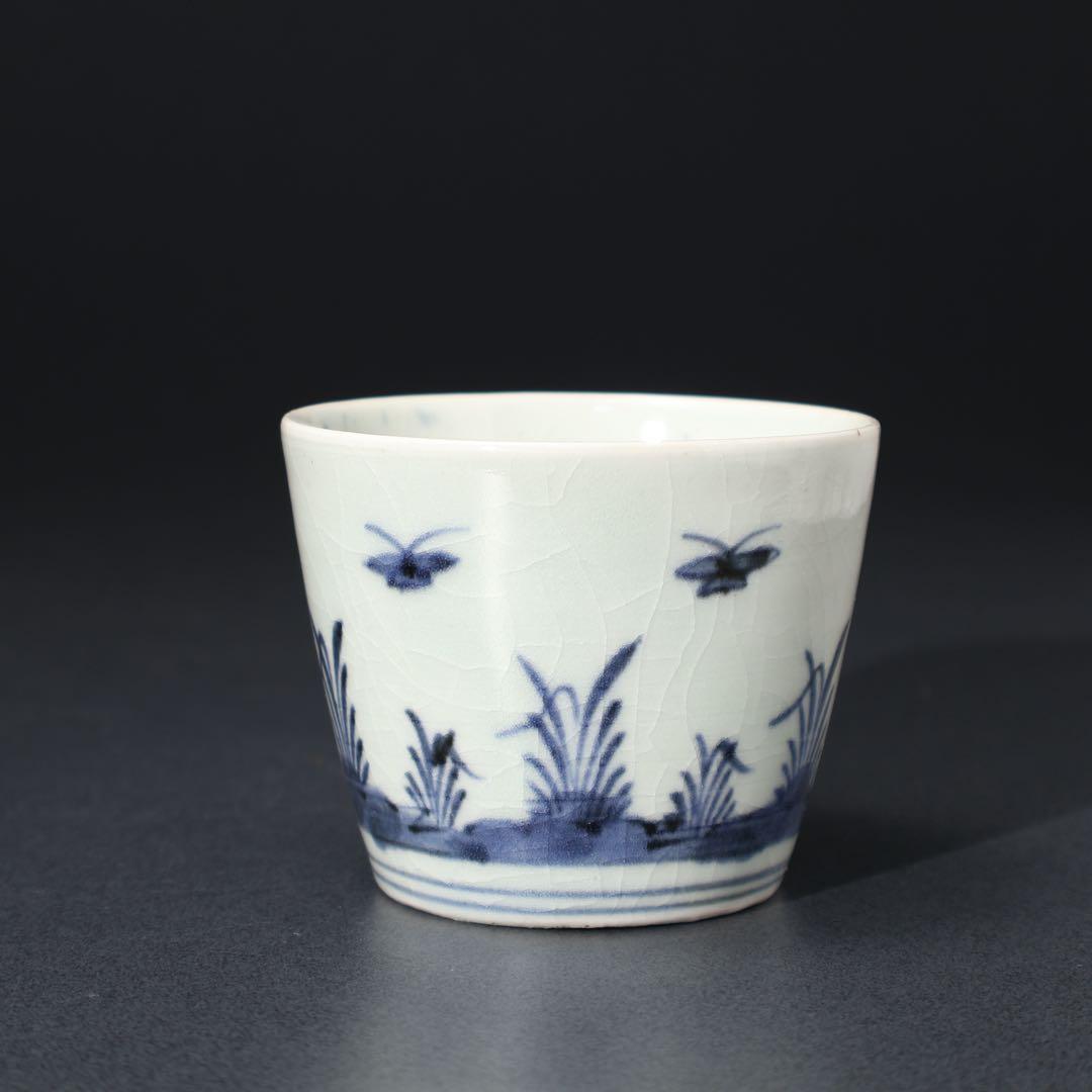 伊万里染付　蝶と草文蕎麦猪口　ベタ底　古伊万里　骨董　R1556