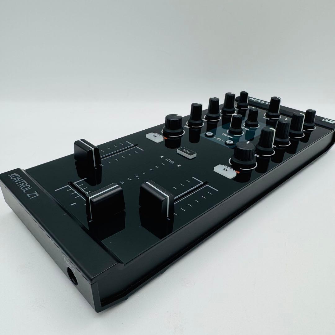 TRAKTOR KONTROL Z1 DJコントローラー