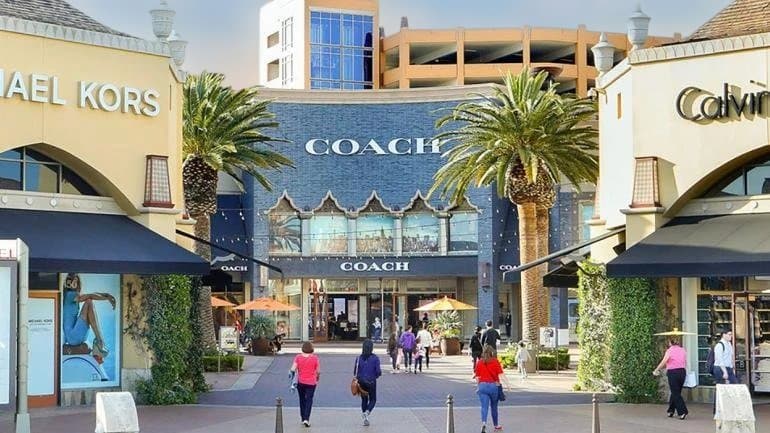 で*を様 COACHコーチキスロック ミディアム C8724 シグネチャーがまぐ