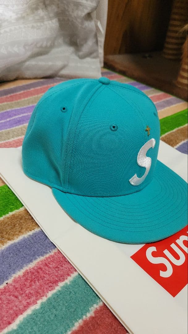 Supreme×ニューエラ ゴールドクロス Sロゴ 8/3 ティファニー