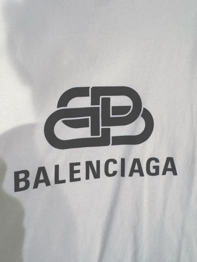 バレンシアガ Tシャツ