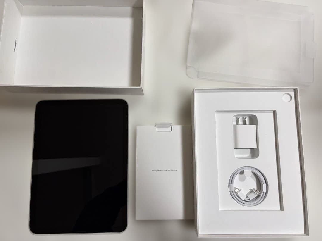 Apple iPad シルバー 本体　64GB Wi-Fiモデル